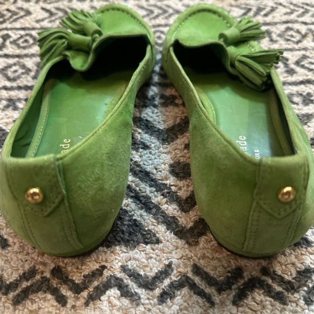 Green suede Kate Spade loafers with tassel detail - Picture 3 of 7